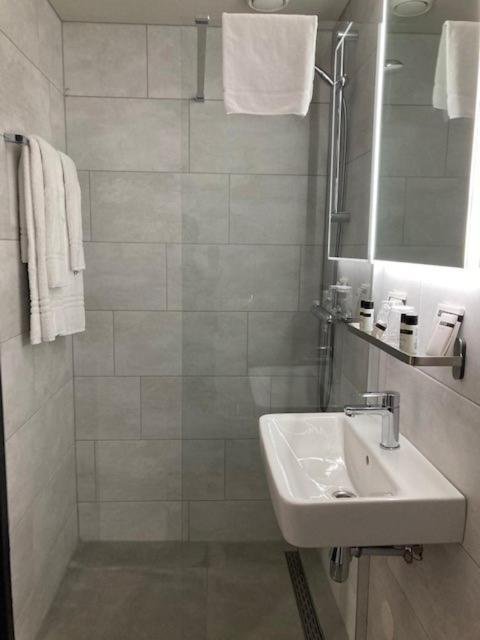 Boutique Hotel De Valk Valkenswaard Bagian luar foto