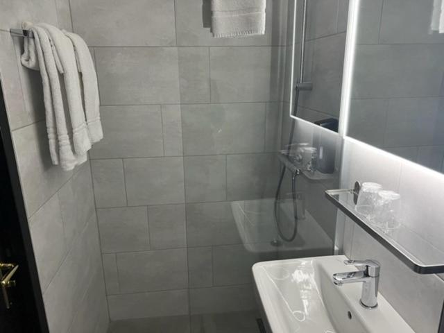 Boutique Hotel De Valk Valkenswaard Bagian luar foto